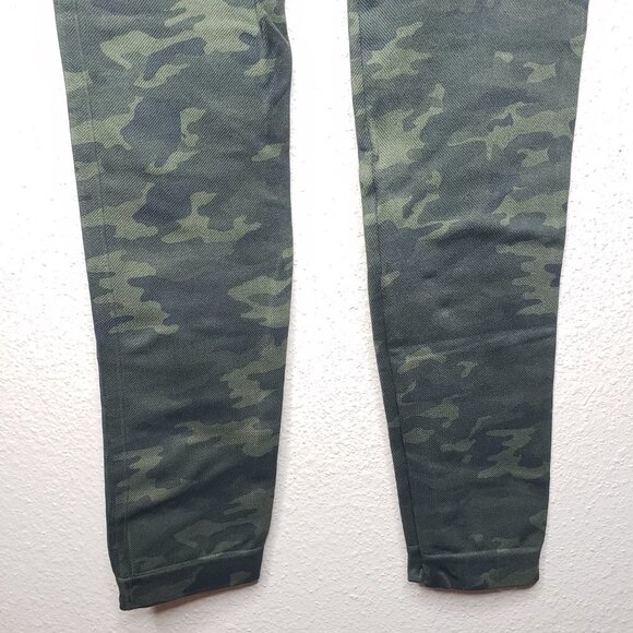 NWT SPANX Sz M Look At Me Now Seamless Green Camo Leggings (1330-31) - Picture 3 of 6